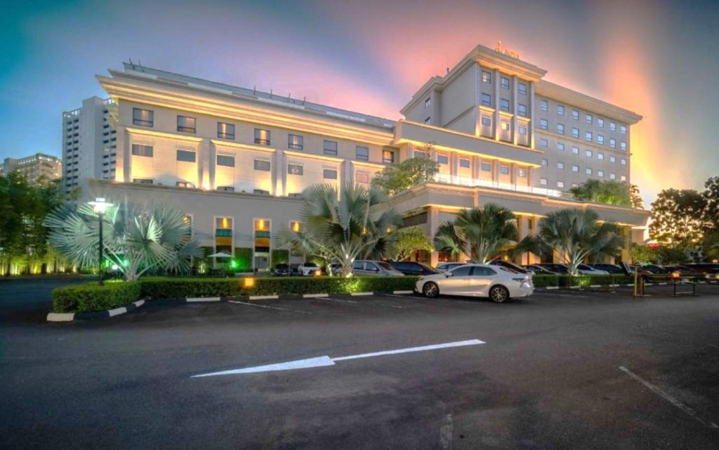 I Hotel Batam Нагоя Экстерьер фото