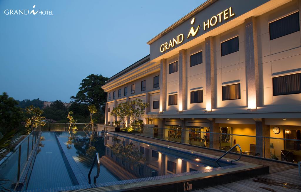 I Hotel Batam Нагоя Экстерьер фото