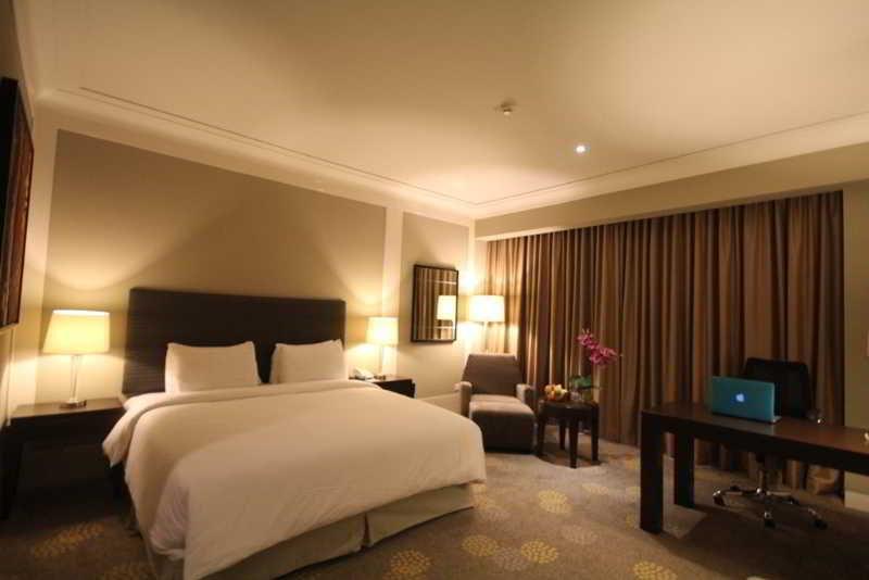 I Hotel Batam Нагоя Экстерьер фото