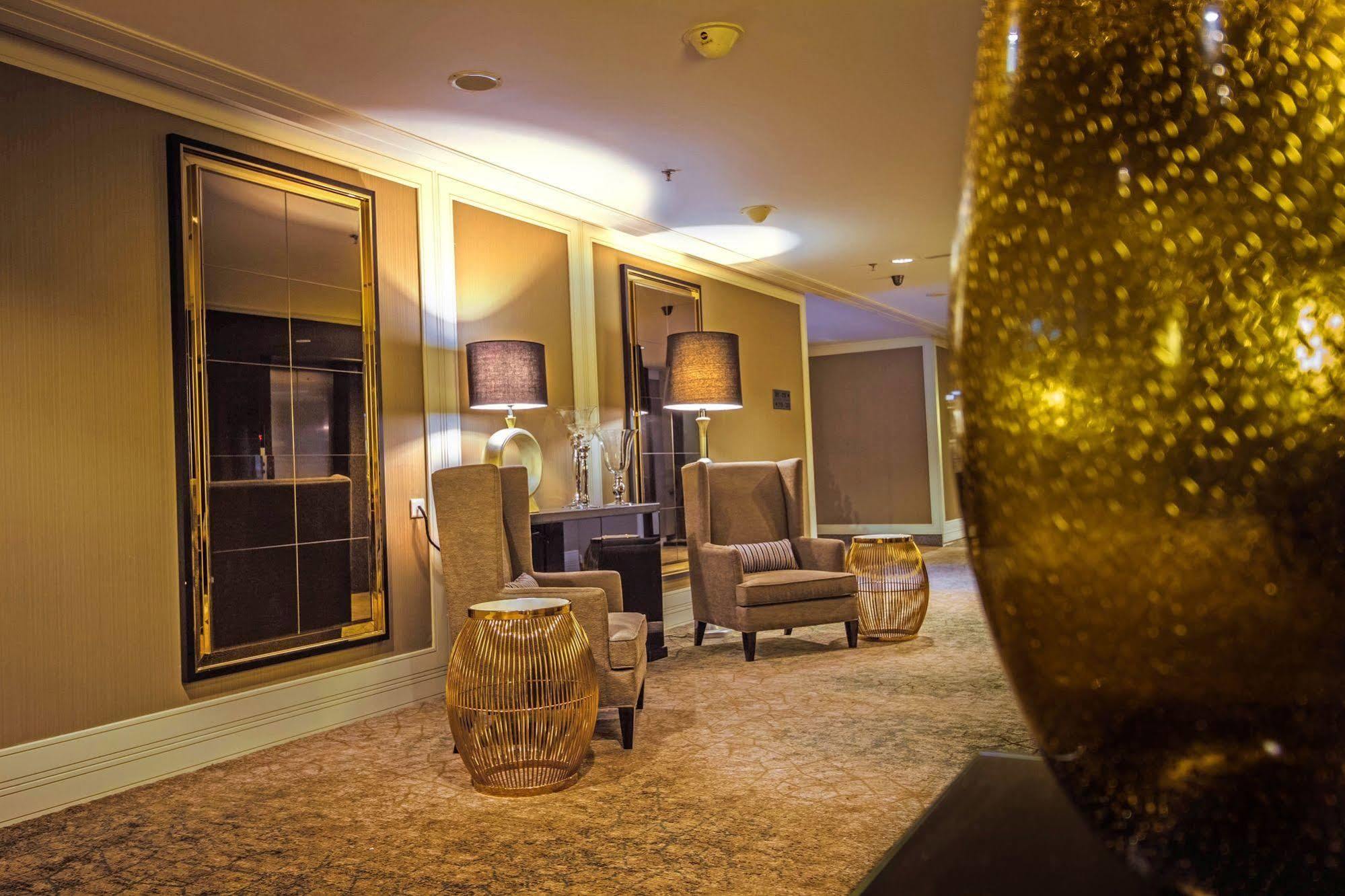 I Hotel Batam Нагоя Экстерьер фото