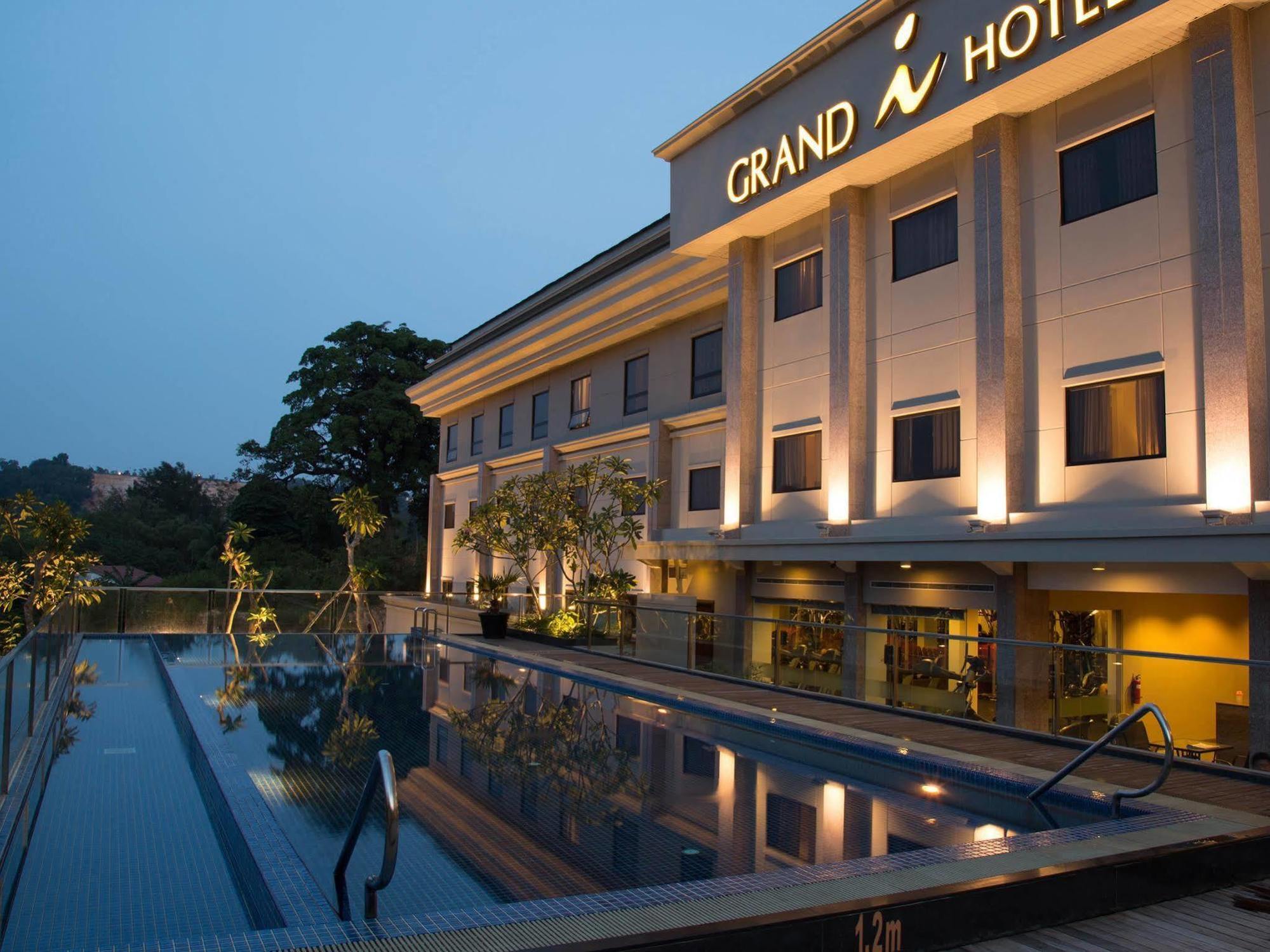I Hotel Batam Нагоя Экстерьер фото