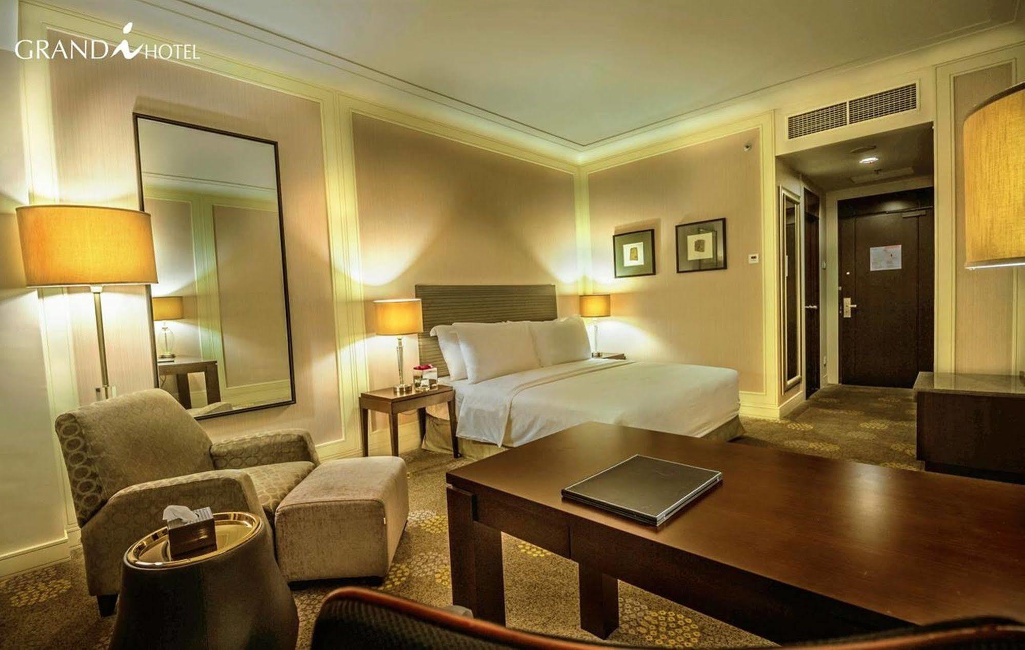 I Hotel Batam Нагоя Экстерьер фото