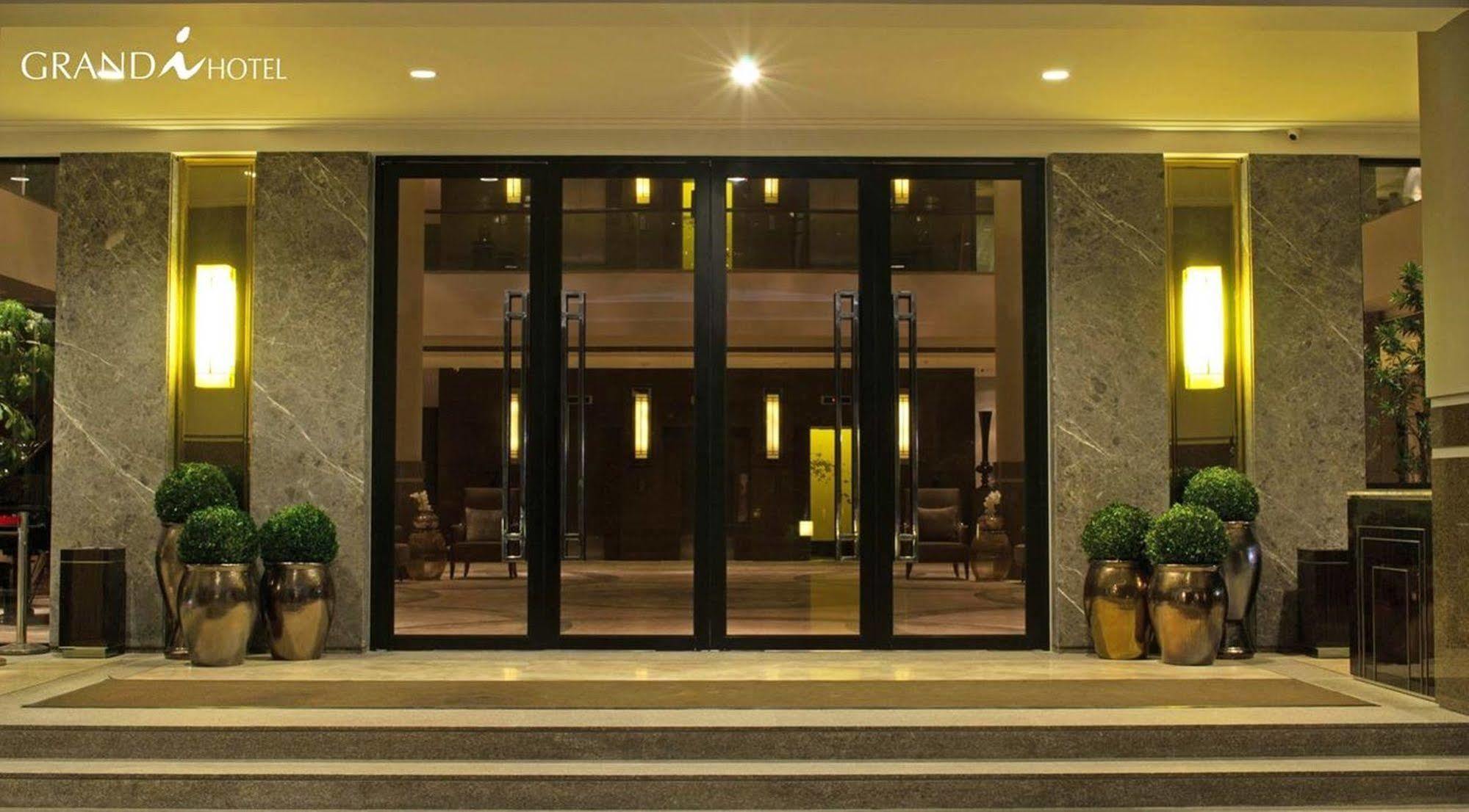 I Hotel Batam Нагоя Экстерьер фото