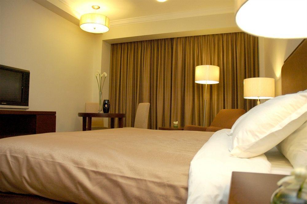 I Hotel Batam Нагоя Экстерьер фото